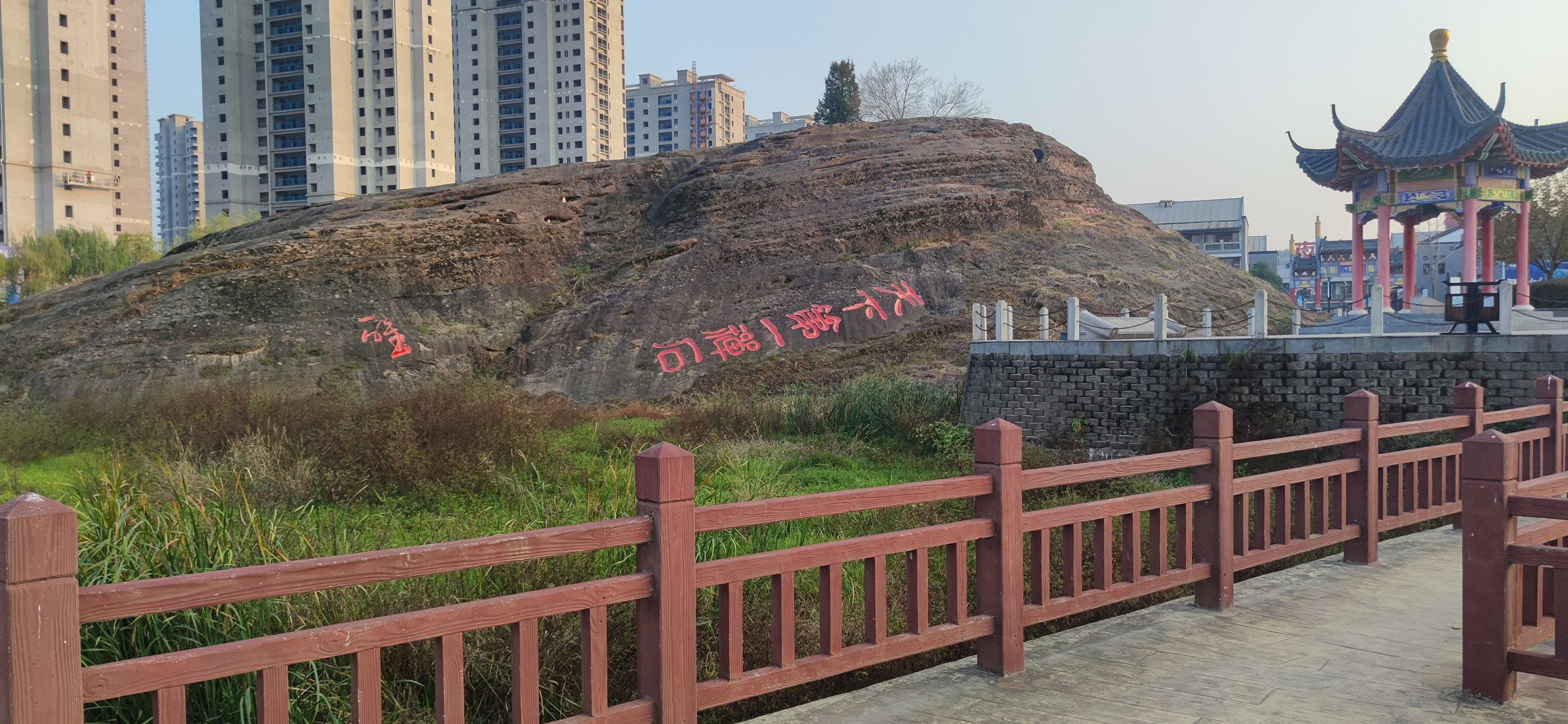 金寨大别山木鱼石山