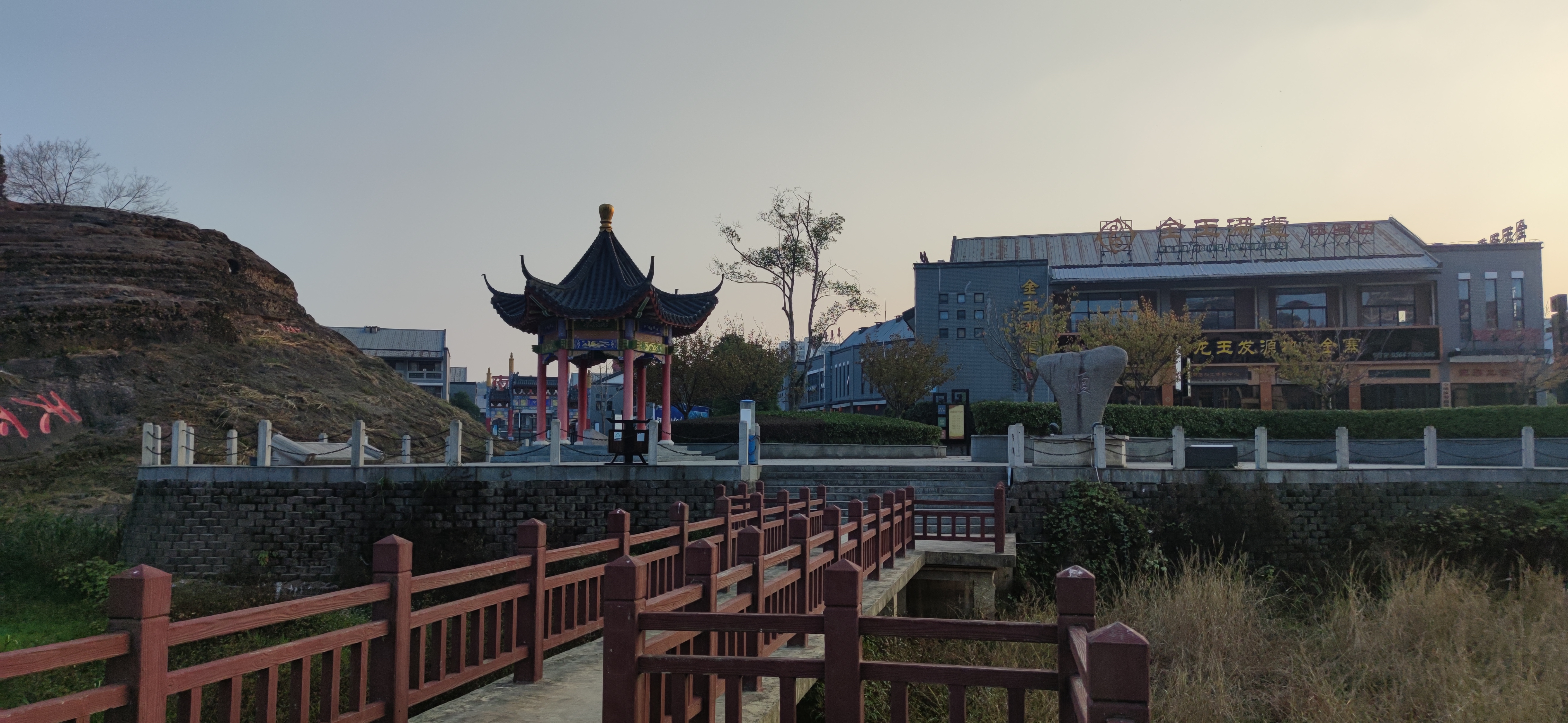 金寨大别山木鱼石山